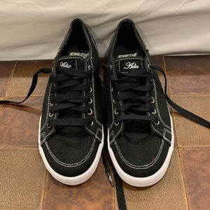 Mens canvas size 10 1/2 black shoes